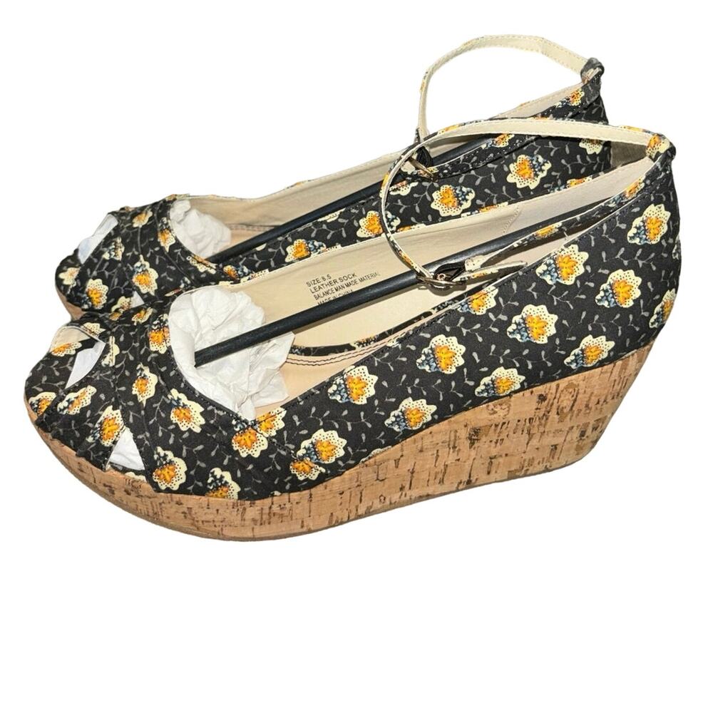 Restricted women’s Peep Toe Flat Form wedge floral heels shoes NEW (size 8.5)